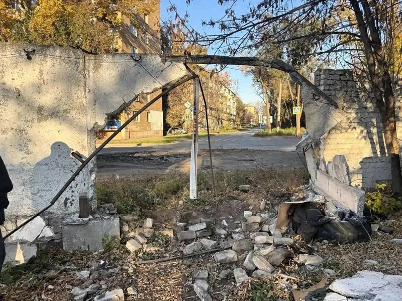 Иномарка на полной скорости протаранила бетонную стену и несколько автомобилей